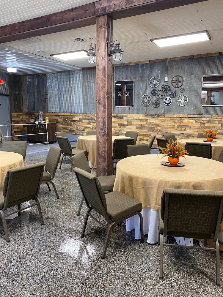 The Gray Pearl with fall center pieces